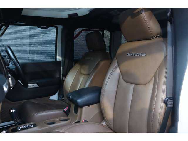 クライスラー・ジープ ジープ ラングラー アンリミテッド サハラ 大分県 2016(平28)年 9.6万km ブライトホワイト 当店買取車両/社外グリル/サイドステップ/ＡＬＰＩＮＥサウンド/クルーズコントロール/社外ナビ/地デジ/Bluetooth/バックカメラ/サイドカメラ/茶本革/シートヒーター/社外ＬＥＤヘッドライト/オートライト/Ｆ／Ｒフォグ/純正１８インチＡＷ/ＥＴＣ