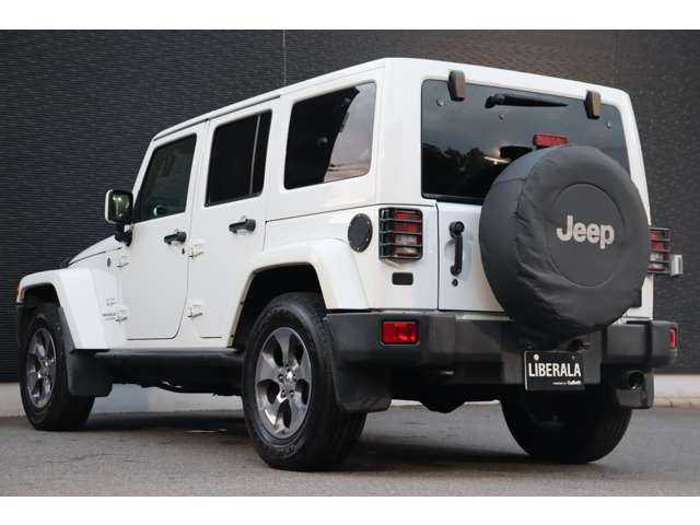 クライスラー・ジープ ジープ ラングラー アンリミテッド サハラ 大分県 2016(平28)年 9.6万km ブライトホワイト 当店買取車両/社外グリル/サイドステップ/ＡＬＰＩＮＥサウンド/クルーズコントロール/社外ナビ/地デジ/Bluetooth/バックカメラ/サイドカメラ/茶本革/シートヒーター/社外ＬＥＤヘッドライト/オートライト/Ｆ／Ｒフォグ/純正１８インチＡＷ/ＥＴＣ