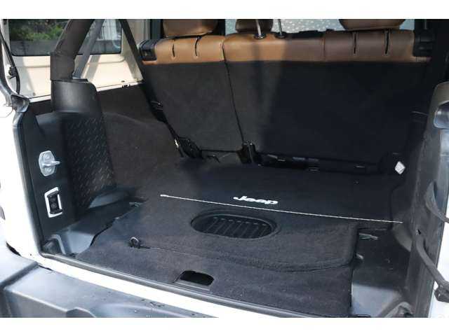 クライスラー・ジープ ジープ ラングラー アンリミテッド サハラ 大分県 2016(平28)年 9.6万km ブライトホワイト 当店買取車両/社外グリル/サイドステップ/ＡＬＰＩＮＥサウンド/クルーズコントロール/社外ナビ/地デジ/Bluetooth/バックカメラ/サイドカメラ/茶本革/シートヒーター/社外ＬＥＤヘッドライト/オートライト/Ｆ／Ｒフォグ/純正１８インチＡＷ/ＥＴＣ