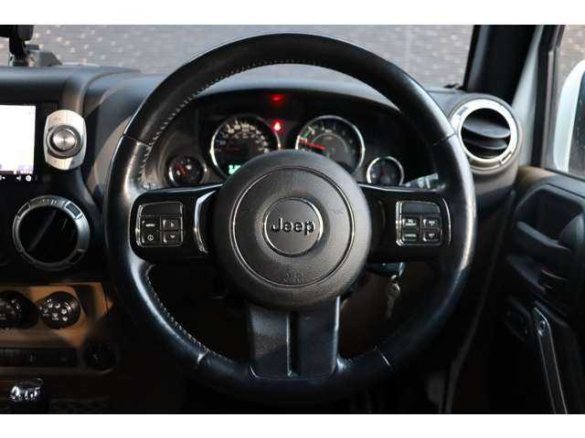 クライスラー・ジープ ジープ ラングラー アンリミテッド サハラ 大分県 2016(平28)年 9.6万km ブライトホワイト 当店買取車両/社外グリル/サイドステップ/ＡＬＰＩＮＥサウンド/クルーズコントロール/社外ナビ/地デジ/Bluetooth/バックカメラ/サイドカメラ/茶本革/シートヒーター/社外ＬＥＤヘッドライト/オートライト/Ｆ／Ｒフォグ/純正１８インチＡＷ/ＥＴＣ