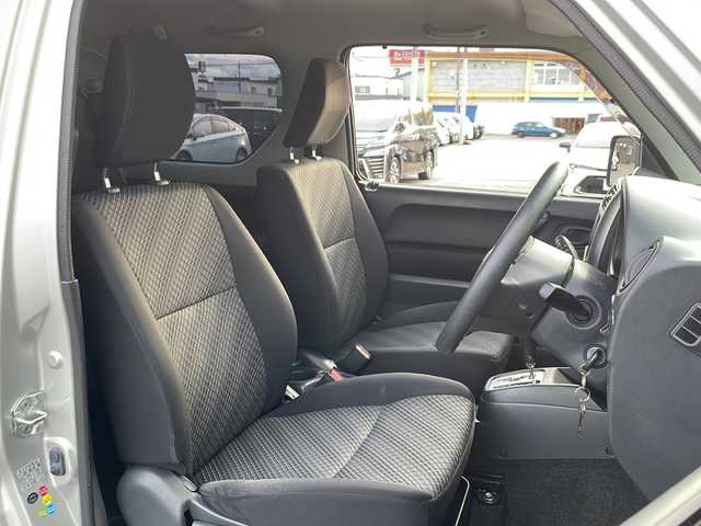 スズキ ジムニー XC 道北・旭川 2018(平30)年 7.1万km シルキーシルバーメタリック /4WD//禁煙車//社外メモリナビ//CD/DVD/SD/MSV/USB/iPod/フルセグ//ミラーヒーター//リモコンキー//ライトレベライザー//フォグライト//電動格納式ミラー//ルーフレール//ETC//純正フロアマット//ドアバイザー//スペアキー//背面タイヤ//保証書