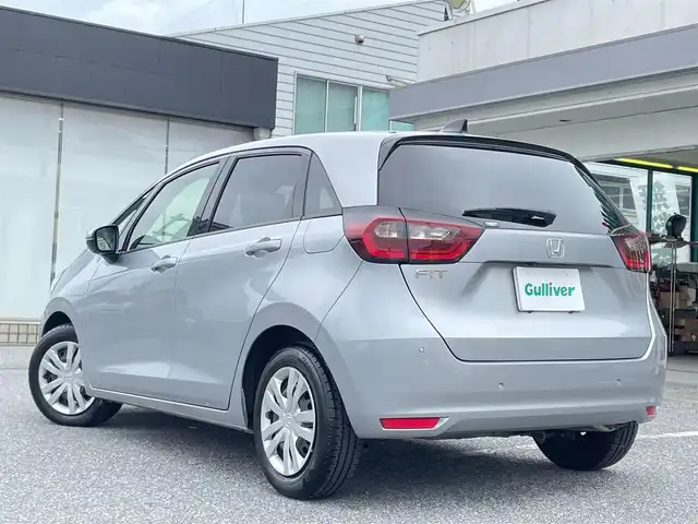 ホンダ フィット ホーム 千葉県 2020(令2)年 1.9万km ルナシルバーM ワンオーナー/Honda SENSING/・衝突軽減ブレーキ〈CMBS〉/・誤発進抑制機能/・後方誤発進抑制機能/・近距離衝突軽減ブレーキ/・歩行者事故低減ステアリング/・路外逸脱抑制機能/・渋滞追従機能付アダプティブ・クルーズ・コントロール〈ACC〉/・車線維持支援システム〈LKAS〉/・先行車発進お知らせ機能/・標識認識機能/・オートハイビーム/ハーフレザー/純正ディーラーナビ/・AM/FM/CD/BTオーディオ/ETC/LEDヘッドライト/スペアキー/保証書/取扱説明書