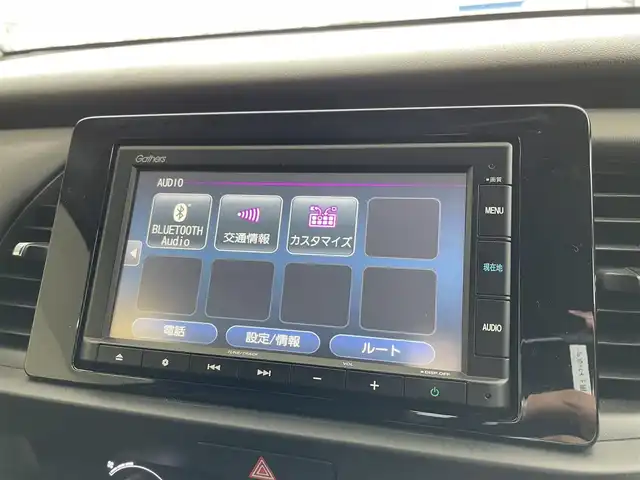 ホンダ フィット ホーム 千葉県 2020(令2)年 1.9万km ルナシルバーM ワンオーナー/Honda SENSING/・衝突軽減ブレーキ〈CMBS〉/・誤発進抑制機能/・後方誤発進抑制機能/・近距離衝突軽減ブレーキ/・歩行者事故低減ステアリング/・路外逸脱抑制機能/・渋滞追従機能付アダプティブ・クルーズ・コントロール〈ACC〉/・車線維持支援システム〈LKAS〉/・先行車発進お知らせ機能/・標識認識機能/・オートハイビーム/ハーフレザー/純正ディーラーナビ/・AM/FM/CD/BTオーディオ/ETC/LEDヘッドライト/スペアキー/保証書/取扱説明書