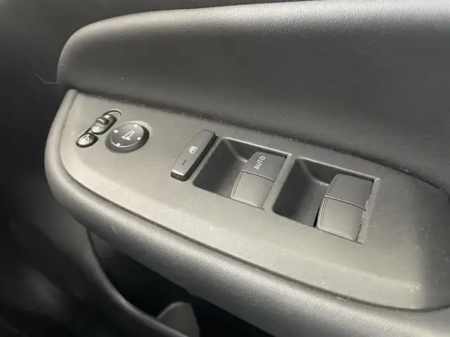 ホンダ フィット ホーム 千葉県 2020(令2)年 1.9万km ルナシルバーM ワンオーナー/Honda SENSING/・衝突軽減ブレーキ〈CMBS〉/・誤発進抑制機能/・後方誤発進抑制機能/・近距離衝突軽減ブレーキ/・歩行者事故低減ステアリング/・路外逸脱抑制機能/・渋滞追従機能付アダプティブ・クルーズ・コントロール〈ACC〉/・車線維持支援システム〈LKAS〉/・先行車発進お知らせ機能/・標識認識機能/・オートハイビーム/ハーフレザー/純正ディーラーナビ/・AM/FM/CD/BTオーディオ/ETC/LEDヘッドライト/スペアキー/保証書/取扱説明書
