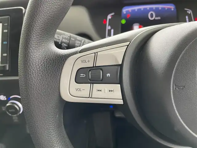 ホンダ フィット ホーム 千葉県 2020(令2)年 1.9万km ルナシルバーM ワンオーナー/Honda SENSING/・衝突軽減ブレーキ〈CMBS〉/・誤発進抑制機能/・後方誤発進抑制機能/・近距離衝突軽減ブレーキ/・歩行者事故低減ステアリング/・路外逸脱抑制機能/・渋滞追従機能付アダプティブ・クルーズ・コントロール〈ACC〉/・車線維持支援システム〈LKAS〉/・先行車発進お知らせ機能/・標識認識機能/・オートハイビーム/ハーフレザー/純正ディーラーナビ/・AM/FM/CD/BTオーディオ/ETC/LEDヘッドライト/スペアキー/保証書/取扱説明書