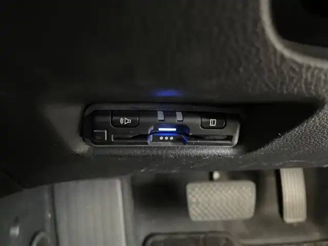 ホンダ フィット ホーム 千葉県 2020(令2)年 1.9万km ルナシルバーM ワンオーナー/Honda SENSING/・衝突軽減ブレーキ〈CMBS〉/・誤発進抑制機能/・後方誤発進抑制機能/・近距離衝突軽減ブレーキ/・歩行者事故低減ステアリング/・路外逸脱抑制機能/・渋滞追従機能付アダプティブ・クルーズ・コントロール〈ACC〉/・車線維持支援システム〈LKAS〉/・先行車発進お知らせ機能/・標識認識機能/・オートハイビーム/ハーフレザー/純正ディーラーナビ/・AM/FM/CD/BTオーディオ/ETC/LEDヘッドライト/スペアキー/保証書/取扱説明書