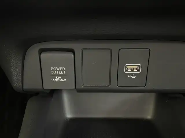 ホンダ フィット ホーム 千葉県 2020(令2)年 1.9万km ルナシルバーM ワンオーナー/Honda SENSING/・衝突軽減ブレーキ〈CMBS〉/・誤発進抑制機能/・後方誤発進抑制機能/・近距離衝突軽減ブレーキ/・歩行者事故低減ステアリング/・路外逸脱抑制機能/・渋滞追従機能付アダプティブ・クルーズ・コントロール〈ACC〉/・車線維持支援システム〈LKAS〉/・先行車発進お知らせ機能/・標識認識機能/・オートハイビーム/ハーフレザー/純正ディーラーナビ/・AM/FM/CD/BTオーディオ/ETC/LEDヘッドライト/スペアキー/保証書/取扱説明書