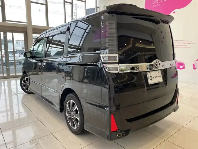 トヨタ ヴォクシー ZS 煌 埼玉県 2018(平30)年 2.7万km イナズマスパーキングブラックガラスフレーク トヨタセーフティーセンス /純正9インチメモリナビ /　　CD/DVD/BT/フルセグ/バックカメラ /両側パワースライドドア /クルーズコントロール /LEDオートライト /純正16インチアルミホイール /ステアリングスイッチ /純正ETC