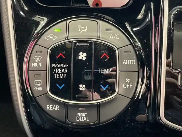 トヨタ ヴォクシー ZS 煌 埼玉県 2018(平30)年 2.7万km イナズマスパーキングブラックガラスフレーク トヨタセーフティーセンス /純正9インチメモリナビ /　　CD/DVD/BT/フルセグ/バックカメラ /両側パワースライドドア /クルーズコントロール /LEDオートライト /純正16インチアルミホイール /ステアリングスイッチ /純正ETC