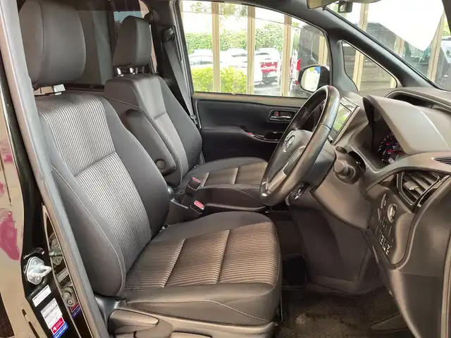 トヨタ ヴォクシー ZS 煌 埼玉県 2018(平30)年 2.7万km イナズマスパーキングブラックガラスフレーク トヨタセーフティーセンス /純正9インチメモリナビ /　　CD/DVD/BT/フルセグ/バックカメラ /両側パワースライドドア /クルーズコントロール /LEDオートライト /純正16インチアルミホイール /ステアリングスイッチ /純正ETC