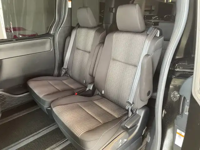 トヨタ ヴォクシー ZS 煌 埼玉県 2018(平30)年 2.7万km イナズマスパーキングブラックガラスフレーク トヨタセーフティーセンス /純正9インチメモリナビ /　　CD/DVD/BT/フルセグ/バックカメラ /両側パワースライドドア /クルーズコントロール /LEDオートライト /純正16インチアルミホイール /ステアリングスイッチ /純正ETC