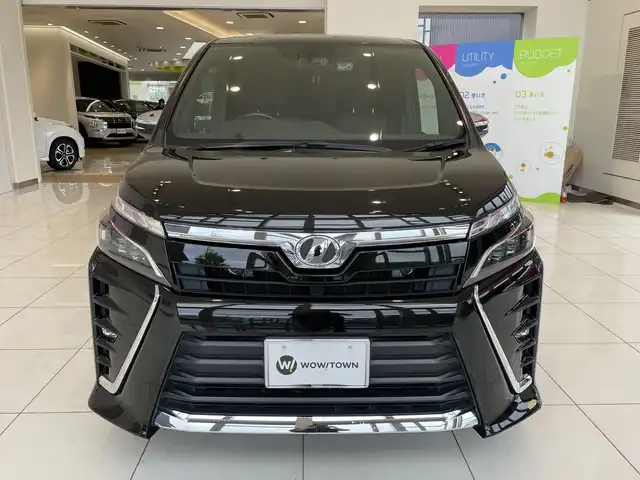 トヨタ ヴォクシー ZS 煌 埼玉県 2018(平30)年 2.7万km イナズマスパーキングブラックガラスフレーク トヨタセーフティーセンス /純正9インチメモリナビ /　　CD/DVD/BT/フルセグ/バックカメラ /両側パワースライドドア /クルーズコントロール /LEDオートライト /純正16インチアルミホイール /ステアリングスイッチ /純正ETC
