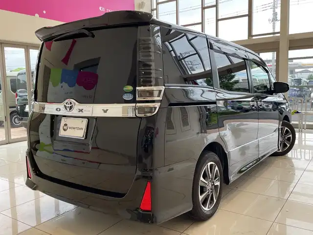 トヨタ ヴォクシー ZS 煌 埼玉県 2018(平30)年 2.7万km イナズマスパーキングブラックガラスフレーク トヨタセーフティーセンス /純正9インチメモリナビ /　　CD/DVD/BT/フルセグ/バックカメラ /両側パワースライドドア /クルーズコントロール /LEDオートライト /純正16インチアルミホイール /ステアリングスイッチ /純正ETC