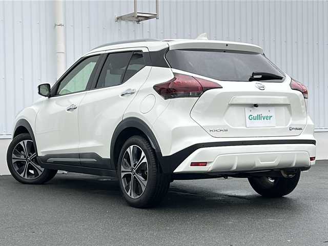 日産 キックス X 三重県 2021(令3)年 5万km ブリリアントホワイトパール 社外ナビ /バックカメラ /ビルトインETC /前席シートヒーター /ステアリングヒーター /前方ドライブレコーダー /前後コーナーセンサー /プロパイロット /レーダークルーズコントロール /革巻きステアリング/ステアリングスイッチ/フロアマット/LEDヘッドライト/オートハイビーム/オートライト/電子パーキング/ハーフレザーシート/USB給電ポート /電動格納ミラー/禁煙車
