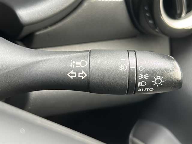 日産 キックス X 三重県 2021(令3)年 5万km ブリリアントホワイトパール 社外ナビ /バックカメラ /ビルトインETC /前席シートヒーター /ステアリングヒーター /前方ドライブレコーダー /前後コーナーセンサー /プロパイロット /レーダークルーズコントロール /革巻きステアリング/ステアリングスイッチ/フロアマット/LEDヘッドライト/オートハイビーム/オートライト/電子パーキング/ハーフレザーシート/USB給電ポート /電動格納ミラー/禁煙車