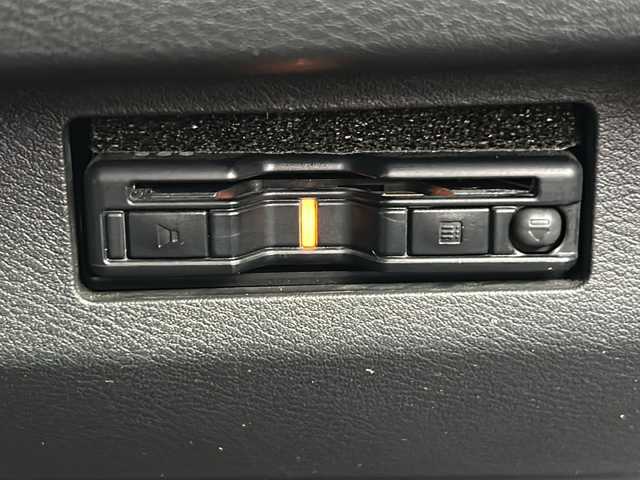 日産 キックス X 三重県 2021(令3)年 5万km ブリリアントホワイトパール 社外ナビ /バックカメラ /ビルトインETC /前席シートヒーター /ステアリングヒーター /前方ドライブレコーダー /前後コーナーセンサー /プロパイロット /レーダークルーズコントロール /革巻きステアリング/ステアリングスイッチ/フロアマット/LEDヘッドライト/オートハイビーム/オートライト/電子パーキング/ハーフレザーシート/USB給電ポート /電動格納ミラー/禁煙車