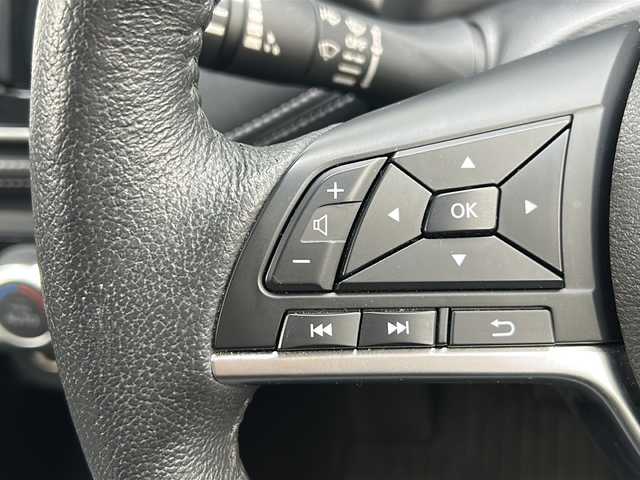 日産 キックス X 三重県 2021(令3)年 5万km ブリリアントホワイトパール 社外ナビ /バックカメラ /ビルトインETC /前席シートヒーター /ステアリングヒーター /前方ドライブレコーダー /前後コーナーセンサー /プロパイロット /レーダークルーズコントロール /革巻きステアリング/ステアリングスイッチ/フロアマット/LEDヘッドライト/オートハイビーム/オートライト/電子パーキング/ハーフレザーシート/USB給電ポート /電動格納ミラー/禁煙車