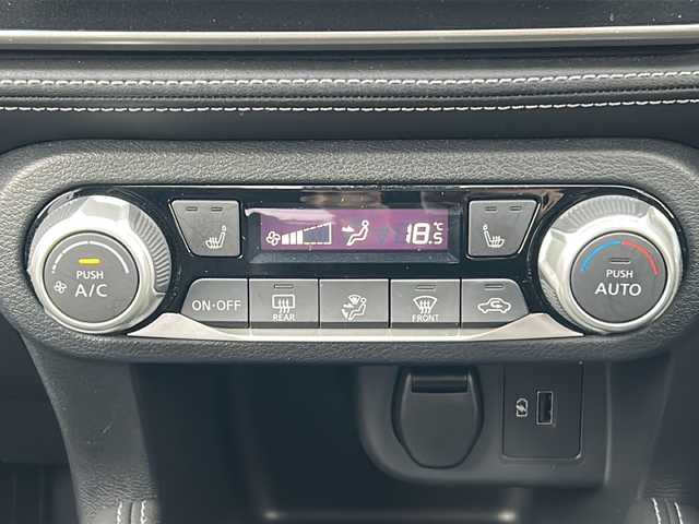 日産 キックス X 三重県 2021(令3)年 5万km ブリリアントホワイトパール 社外ナビ /バックカメラ /ビルトインETC /前席シートヒーター /ステアリングヒーター /前方ドライブレコーダー /前後コーナーセンサー /プロパイロット /レーダークルーズコントロール /革巻きステアリング/ステアリングスイッチ/フロアマット/LEDヘッドライト/オートハイビーム/オートライト/電子パーキング/ハーフレザーシート/USB給電ポート /電動格納ミラー/禁煙車