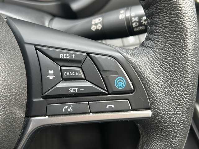 日産 キックス X 三重県 2021(令3)年 5万km ブリリアントホワイトパール 社外ナビ /バックカメラ /ビルトインETC /前席シートヒーター /ステアリングヒーター /前方ドライブレコーダー /前後コーナーセンサー /プロパイロット /レーダークルーズコントロール /革巻きステアリング/ステアリングスイッチ/フロアマット/LEDヘッドライト/オートハイビーム/オートライト/電子パーキング/ハーフレザーシート/USB給電ポート /電動格納ミラー/禁煙車