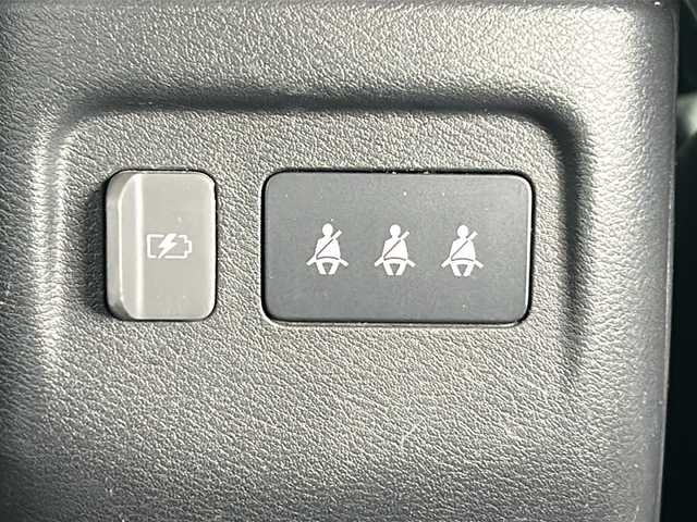 日産 キックス X 三重県 2021(令3)年 5万km ブリリアントホワイトパール 社外ナビ /バックカメラ /ビルトインETC /前席シートヒーター /ステアリングヒーター /前方ドライブレコーダー /前後コーナーセンサー /プロパイロット /レーダークルーズコントロール /革巻きステアリング/ステアリングスイッチ/フロアマット/LEDヘッドライト/オートハイビーム/オートライト/電子パーキング/ハーフレザーシート/USB給電ポート /電動格納ミラー/禁煙車