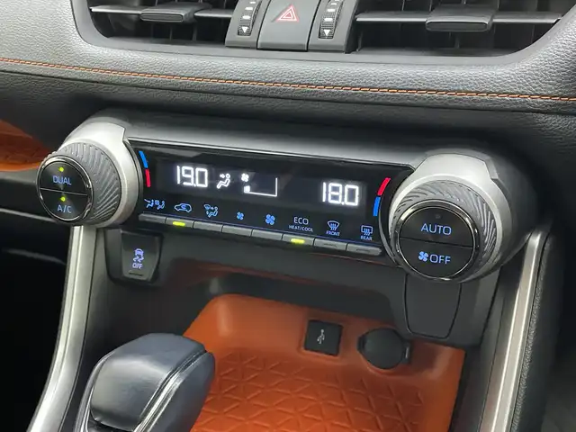 トヨタ ＲＡＶ４ アドベンチャー 新潟県 2021(令3)年 5万km アティチュードブラックマイカ BSM （Bluetooth・USB）/バックカメラ　/レーンキープアシスト　/衝突被害軽減システム　/追従クルーズコントロール　/LEDオートライト　/オートマチックハイビーム　/ダウンヒルアシストコントロール　/合皮シート　/パワーシート　/純正ビルトインETC　/純正前方ドライブレコーダー（DRT-H68A）/４WD/寒冷地仕様/ナイトビジョン/純正フロアマット/純正１９インチアルミホイール/保証書/取扱説明書/スマートキー