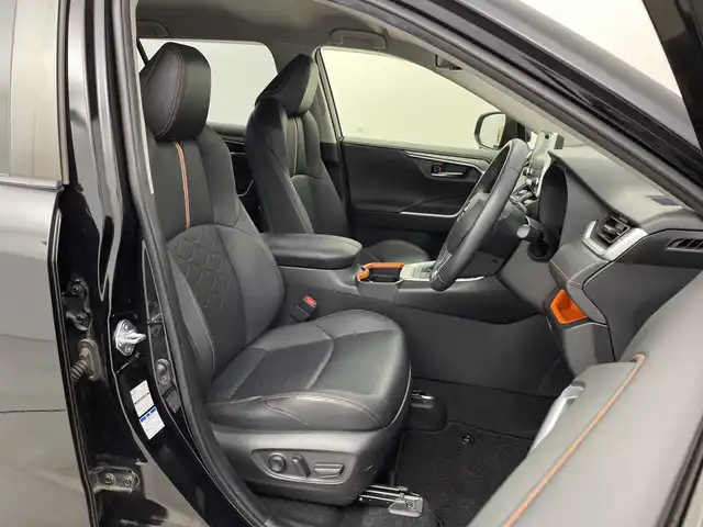 トヨタ ＲＡＶ４ アドベンチャー 新潟県 2021(令3)年 5万km アティチュードブラックマイカ BSM （Bluetooth・USB）/バックカメラ　/レーンキープアシスト　/衝突被害軽減システム　/追従クルーズコントロール　/LEDオートライト　/オートマチックハイビーム　/ダウンヒルアシストコントロール　/合皮シート　/パワーシート　/純正ビルトインETC　/純正前方ドライブレコーダー（DRT-H68A）/４WD/寒冷地仕様/ナイトビジョン/純正フロアマット/純正１９インチアルミホイール/保証書/取扱説明書/スマートキー