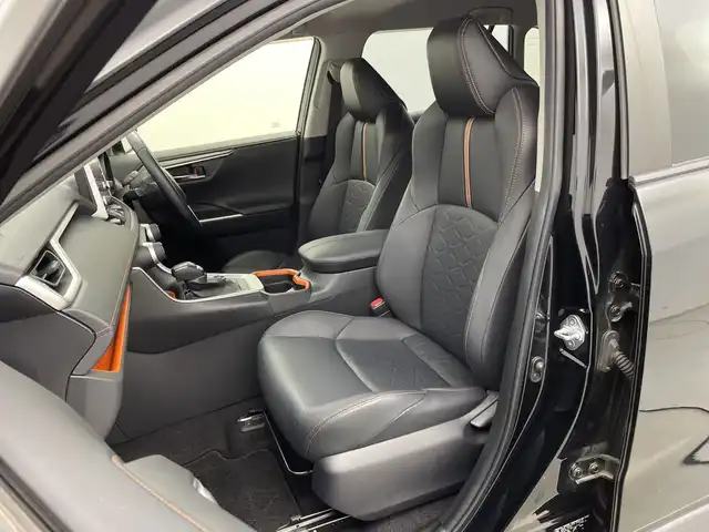 トヨタ ＲＡＶ４ アドベンチャー 新潟県 2021(令3)年 5万km アティチュードブラックマイカ BSM （Bluetooth・USB）/バックカメラ　/レーンキープアシスト　/衝突被害軽減システム　/追従クルーズコントロール　/LEDオートライト　/オートマチックハイビーム　/ダウンヒルアシストコントロール　/合皮シート　/パワーシート　/純正ビルトインETC　/純正前方ドライブレコーダー（DRT-H68A）/４WD/寒冷地仕様/ナイトビジョン/純正フロアマット/純正１９インチアルミホイール/保証書/取扱説明書/スマートキー