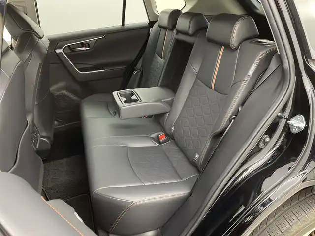 トヨタ ＲＡＶ４ アドベンチャー 新潟県 2021(令3)年 5万km アティチュードブラックマイカ BSM （Bluetooth・USB）/バックカメラ　/レーンキープアシスト　/衝突被害軽減システム　/追従クルーズコントロール　/LEDオートライト　/オートマチックハイビーム　/ダウンヒルアシストコントロール　/合皮シート　/パワーシート　/純正ビルトインETC　/純正前方ドライブレコーダー（DRT-H68A）/４WD/寒冷地仕様/ナイトビジョン/純正フロアマット/純正１９インチアルミホイール/保証書/取扱説明書/スマートキー