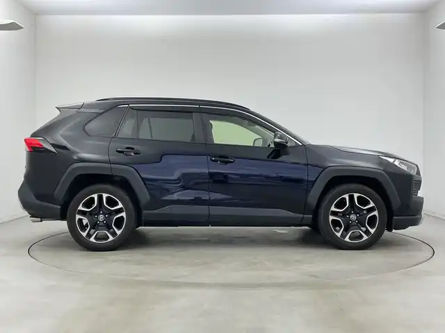 トヨタ ＲＡＶ４ アドベンチャー 新潟県 2021(令3)年 5万km アティチュードブラックマイカ BSM （Bluetooth・USB）/バックカメラ　/レーンキープアシスト　/衝突被害軽減システム　/追従クルーズコントロール　/LEDオートライト　/オートマチックハイビーム　/ダウンヒルアシストコントロール　/合皮シート　/パワーシート　/純正ビルトインETC　/純正前方ドライブレコーダー（DRT-H68A）/４WD/寒冷地仕様/ナイトビジョン/純正フロアマット/純正１９インチアルミホイール/保証書/取扱説明書/スマートキー