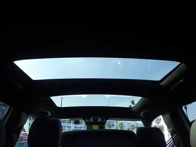 メルセデス・ベンツ Ｍ・ベンツ ＧＬＢ２００ｄ 4マチック AMGライン 千葉県 2021(令3)年 3.5万km デジタルホワイト アクティブブレーキアシスト/アクティブレーンキーピングアシスト/レーンチェンジアシスト/アテンションアシスト/ブラインドスポットアシスト/ディストロニック/パノラミックスライディングルーフ/パワーバックドア/ハーフレザーシート/前席パワーシート/シートヒーター/純正HDDナビ/地デジTV/【Bluetooth接続】/360°カメラ/リバース連動ドアミラー（左）/ドライブレコーダー（前後撮影）/革巻きステアリング/ステアリングスイッチ/パドルシフト/ETC（2.0）/LEDヘッドライト/ウインカーミラー/パークトロニック/純正19インチアルミホイル/サイド/カーテンエアバッグ/キーレスゴー