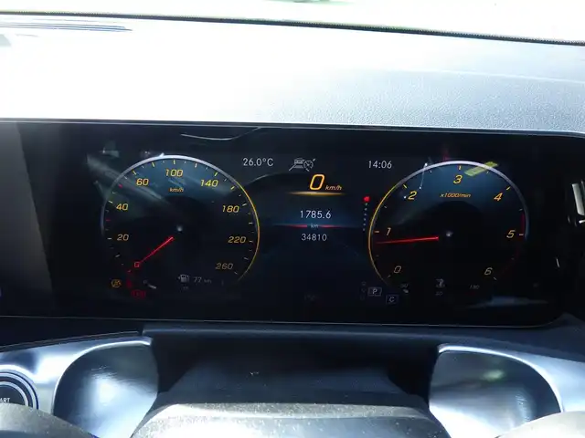 メルセデス・ベンツ Ｍ・ベンツ ＧＬＢ２００ｄ 4マチック AMGライン 千葉県 2021(令3)年 3.5万km デジタルホワイト アクティブブレーキアシスト/アクティブレーンキーピングアシスト/レーンチェンジアシスト/アテンションアシスト/ブラインドスポットアシスト/ディストロニック/パノラミックスライディングルーフ/パワーバックドア/ハーフレザーシート/前席パワーシート/シートヒーター/純正HDDナビ/地デジTV/【Bluetooth接続】/360°カメラ/リバース連動ドアミラー（左）/ドライブレコーダー（前後撮影）/革巻きステアリング/ステアリングスイッチ/パドルシフト/ETC（2.0）/LEDヘッドライト/ウインカーミラー/パークトロニック/純正19インチアルミホイル/サイド/カーテンエアバッグ/キーレスゴー