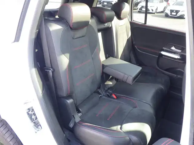 メルセデス・ベンツ Ｍ・ベンツ ＧＬＢ２００ｄ 4マチック AMGライン 千葉県 2021(令3)年 3.5万km デジタルホワイト アクティブブレーキアシスト/アクティブレーンキーピングアシスト/レーンチェンジアシスト/アテンションアシスト/ブラインドスポットアシスト/ディストロニック/パノラミックスライディングルーフ/パワーバックドア/ハーフレザーシート/前席パワーシート/シートヒーター/純正HDDナビ/地デジTV/【Bluetooth接続】/360°カメラ/リバース連動ドアミラー（左）/ドライブレコーダー（前後撮影）/革巻きステアリング/ステアリングスイッチ/パドルシフト/ETC（2.0）/LEDヘッドライト/ウインカーミラー/パークトロニック/純正19インチアルミホイル/サイド/カーテンエアバッグ/キーレスゴー