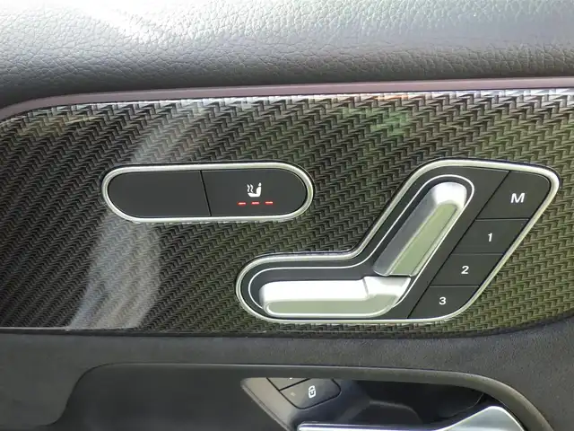 メルセデス・ベンツ Ｍ・ベンツ ＧＬＢ２００ｄ 4マチック AMGライン 千葉県 2021(令3)年 3.5万km デジタルホワイト アクティブブレーキアシスト/アクティブレーンキーピングアシスト/レーンチェンジアシスト/アテンションアシスト/ブラインドスポットアシスト/ディストロニック/パノラミックスライディングルーフ/パワーバックドア/ハーフレザーシート/前席パワーシート/シートヒーター/純正HDDナビ/地デジTV/【Bluetooth接続】/360°カメラ/リバース連動ドアミラー（左）/ドライブレコーダー（前後撮影）/革巻きステアリング/ステアリングスイッチ/パドルシフト/ETC（2.0）/LEDヘッドライト/ウインカーミラー/パークトロニック/純正19インチアルミホイル/サイド/カーテンエアバッグ/キーレスゴー