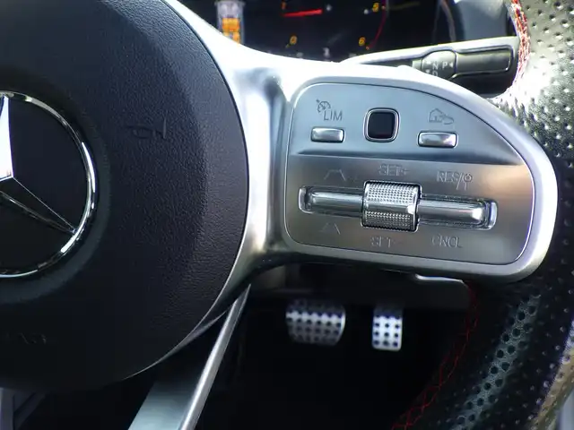 メルセデス・ベンツ Ｍ・ベンツ ＧＬＢ２００ｄ 4マチック AMGライン 千葉県 2021(令3)年 3.5万km デジタルホワイト アクティブブレーキアシスト/アクティブレーンキーピングアシスト/レーンチェンジアシスト/アテンションアシスト/ブラインドスポットアシスト/ディストロニック/パノラミックスライディングルーフ/パワーバックドア/ハーフレザーシート/前席パワーシート/シートヒーター/純正HDDナビ/地デジTV/【Bluetooth接続】/360°カメラ/リバース連動ドアミラー（左）/ドライブレコーダー（前後撮影）/革巻きステアリング/ステアリングスイッチ/パドルシフト/ETC（2.0）/LEDヘッドライト/ウインカーミラー/パークトロニック/純正19インチアルミホイル/サイド/カーテンエアバッグ/キーレスゴー