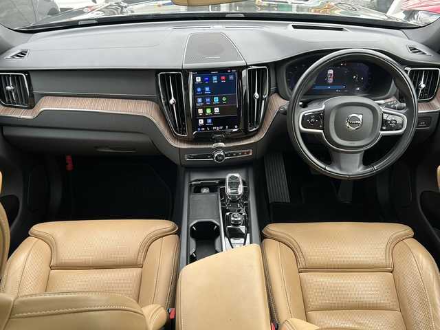 ボルボ ボルボ ＸＣ６０ B5 AWD インスクリプション 神奈川県 2022(令4)年 2.7万km オニキスブラックP ワンオーナー/harmankardonスペシャルサウンド/サンルーフ/純正Googleナビ/Apple Car Play/Android Auto/Bluetooth/全方位カメラ/全方位ドライブレコーダー/ETC2.0/クルーズコントロール/置くだけ充電/パワーバックドア/茶革シート/D/N席パワーメモリシート/全席シートヒーター/D/N席エアシート/ステアリングヒーター/横滑り防止装置/レーンキープアシスト/先行車発進お知らせ/純正マット/純正１９インチアルミホイール/スペアキー×１/保証書/取扱説明書