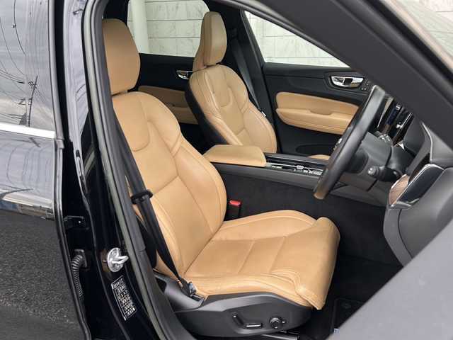 ボルボ ボルボ ＸＣ６０ B5 AWD インスクリプション 神奈川県 2022(令4)年 2.7万km オニキスブラックP ワンオーナー/harmankardonスペシャルサウンド/サンルーフ/純正Googleナビ/Apple Car Play/Android Auto/Bluetooth/全方位カメラ/全方位ドライブレコーダー/ETC2.0/クルーズコントロール/置くだけ充電/パワーバックドア/茶革シート/D/N席パワーメモリシート/全席シートヒーター/D/N席エアシート/ステアリングヒーター/横滑り防止装置/レーンキープアシスト/先行車発進お知らせ/純正マット/純正１９インチアルミホイール/スペアキー×１/保証書/取扱説明書