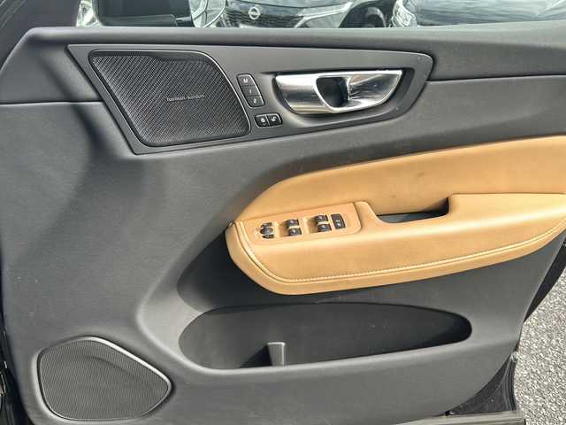 ボルボ ボルボ ＸＣ６０ B5 AWD インスクリプション 神奈川県 2022(令4)年 2.7万km オニキスブラックP ワンオーナー/harmankardonスペシャルサウンド/サンルーフ/純正Googleナビ/Apple Car Play/Android Auto/Bluetooth/全方位カメラ/全方位ドライブレコーダー/ETC2.0/クルーズコントロール/置くだけ充電/パワーバックドア/茶革シート/D/N席パワーメモリシート/全席シートヒーター/D/N席エアシート/ステアリングヒーター/横滑り防止装置/レーンキープアシスト/先行車発進お知らせ/純正マット/純正１９インチアルミホイール/スペアキー×１/保証書/取扱説明書