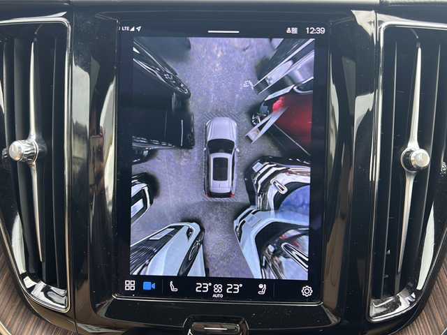 ボルボ ボルボ ＸＣ６０ B5 AWD インスクリプション 神奈川県 2022(令4)年 2.7万km オニキスブラックP ワンオーナー/harmankardonスペシャルサウンド/サンルーフ/純正Googleナビ/Apple Car Play/Android Auto/Bluetooth/全方位カメラ/全方位ドライブレコーダー/ETC2.0/クルーズコントロール/置くだけ充電/パワーバックドア/茶革シート/D/N席パワーメモリシート/全席シートヒーター/D/N席エアシート/ステアリングヒーター/横滑り防止装置/レーンキープアシスト/先行車発進お知らせ/純正マット/純正１９インチアルミホイール/スペアキー×１/保証書/取扱説明書