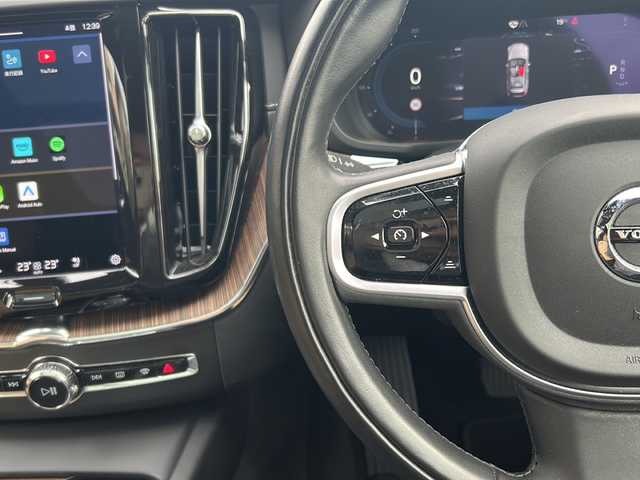 ボルボ ボルボ ＸＣ６０ B5 AWD インスクリプション 神奈川県 2022(令4)年 2.7万km オニキスブラックP ワンオーナー/harmankardonスペシャルサウンド/サンルーフ/純正Googleナビ/Apple Car Play/Android Auto/Bluetooth/全方位カメラ/全方位ドライブレコーダー/ETC2.0/クルーズコントロール/置くだけ充電/パワーバックドア/茶革シート/D/N席パワーメモリシート/全席シートヒーター/D/N席エアシート/ステアリングヒーター/横滑り防止装置/レーンキープアシスト/先行車発進お知らせ/純正マット/純正１９インチアルミホイール/スペアキー×１/保証書/取扱説明書