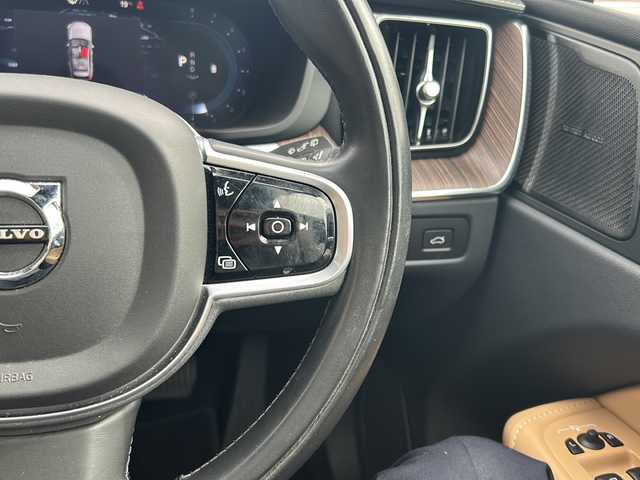 ボルボ ボルボ ＸＣ６０ B5 AWD インスクリプション 神奈川県 2022(令4)年 2.7万km オニキスブラックP ワンオーナー/harmankardonスペシャルサウンド/サンルーフ/純正Googleナビ/Apple Car Play/Android Auto/Bluetooth/全方位カメラ/全方位ドライブレコーダー/ETC2.0/クルーズコントロール/置くだけ充電/パワーバックドア/茶革シート/D/N席パワーメモリシート/全席シートヒーター/D/N席エアシート/ステアリングヒーター/横滑り防止装置/レーンキープアシスト/先行車発進お知らせ/純正マット/純正１９インチアルミホイール/スペアキー×１/保証書/取扱説明書