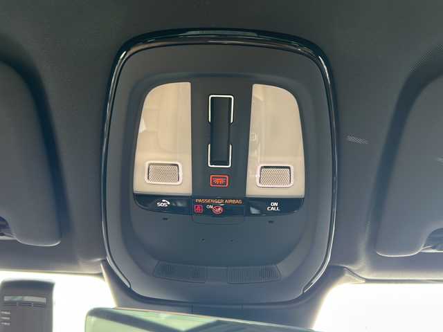 ボルボ ボルボ ＸＣ６０ B5 AWD インスクリプション 神奈川県 2022(令4)年 2.7万km オニキスブラックP ワンオーナー/harmankardonスペシャルサウンド/サンルーフ/純正Googleナビ/Apple Car Play/Android Auto/Bluetooth/全方位カメラ/全方位ドライブレコーダー/ETC2.0/クルーズコントロール/置くだけ充電/パワーバックドア/茶革シート/D/N席パワーメモリシート/全席シートヒーター/D/N席エアシート/ステアリングヒーター/横滑り防止装置/レーンキープアシスト/先行車発進お知らせ/純正マット/純正１９インチアルミホイール/スペアキー×１/保証書/取扱説明書