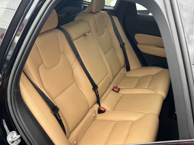 ボルボ ボルボ ＸＣ６０ B5 AWD インスクリプション 神奈川県 2022(令4)年 2.7万km オニキスブラックP ワンオーナー/harmankardonスペシャルサウンド/サンルーフ/純正Googleナビ/Apple Car Play/Android Auto/Bluetooth/全方位カメラ/全方位ドライブレコーダー/ETC2.0/クルーズコントロール/置くだけ充電/パワーバックドア/茶革シート/D/N席パワーメモリシート/全席シートヒーター/D/N席エアシート/ステアリングヒーター/横滑り防止装置/レーンキープアシスト/先行車発進お知らせ/純正マット/純正１９インチアルミホイール/スペアキー×１/保証書/取扱説明書