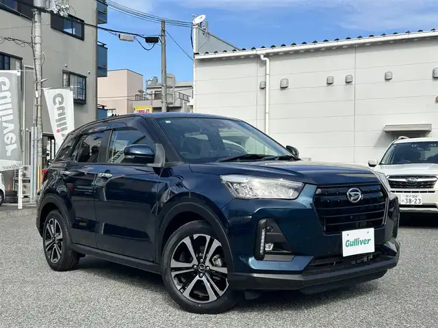 ダイハツ ロッキー プレミアム 兵庫県 2020(令2)年 1.7万km レーザーブルークリスタルシャイン ・ワンオーナー/・純正9インチメモリーナビ（NSZN-Y70D）/・地デジ/DVD/BT/USB/・ステアリングリモコン/・ナビ連動ドライブレコーダー（前方）/・パノラマモニター/・ビルトインETC/・ハーフレザーシート/・前席シートヒーター/・純正17インチAW/・アイドリングストップ/・オートLEDヘッドランプ/・LEDフォグランプ/・リヤフォグランプ/・ACC/・車線逸脱警報/・衝突警報/・先行車発進お知らせ/・標識認識機能/・BSM/RCTA/・ハイビームアシスト/・コーナーセンサー/・R3/4/5/6年ディーラー点検記録簿/・スペアキー