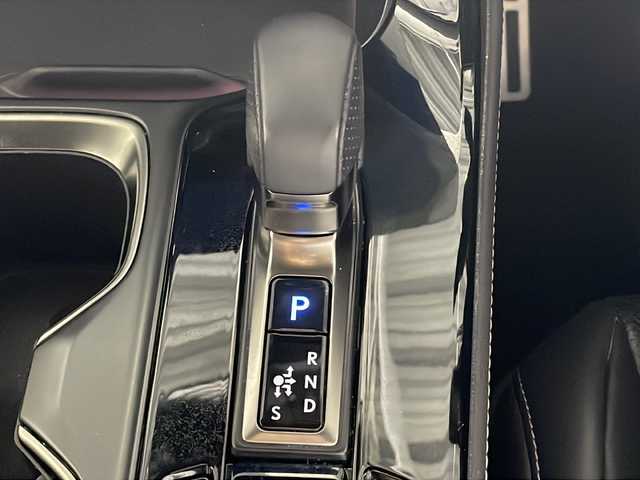 レクサス ＮＸ 350h Fスポーツ 沖縄県 2023(令5)年 2.8万km ホワイトノーヴァガラスフレーク 禁煙車　/県外仕入　/純正ナビ　/フルセグＴＶ　Ｂｌｕｅｔｏｏｔｈ　/レクサスセーフティセンス/TRDエアロ/黒革シート/パノラミックビューモニター/オレンジキャリパー　/ブラインドスポットモニター　/クリアランスソナー　/レーンディパーチャーアラート　/パワーバックドア　/ドライブレコーダー/ヘッドアップディスプレイ/ステアリングヒーター/シートベンチレーション/デジタルインナーミラー