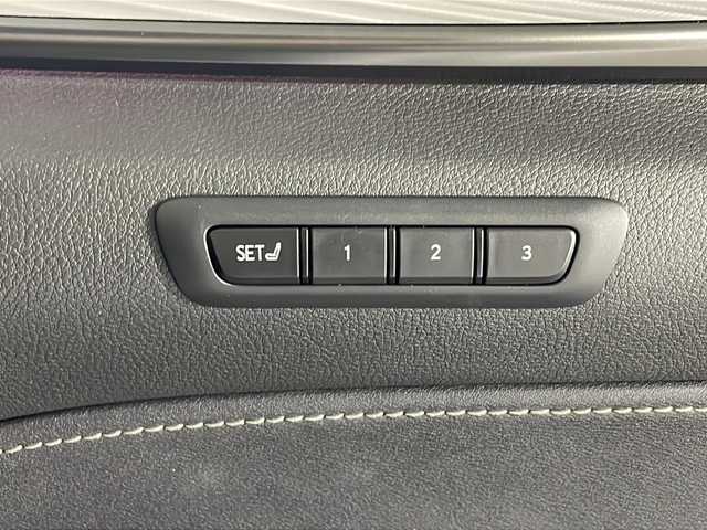 レクサス ＮＸ 350h Fスポーツ 沖縄県 2023(令5)年 2.8万km ホワイトノーヴァガラスフレーク 禁煙車　/県外仕入　/純正ナビ　/フルセグＴＶ　Ｂｌｕｅｔｏｏｔｈ　/レクサスセーフティセンス/TRDエアロ/黒革シート/パノラミックビューモニター/オレンジキャリパー　/ブラインドスポットモニター　/クリアランスソナー　/レーンディパーチャーアラート　/パワーバックドア　/ドライブレコーダー/ヘッドアップディスプレイ/ステアリングヒーター/シートベンチレーション/デジタルインナーミラー