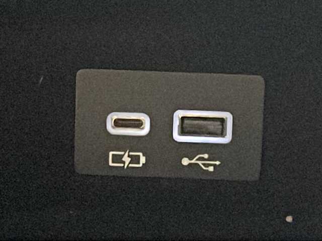 レクサス ＮＸ 350h Fスポーツ 沖縄県 2023(令5)年 2.8万km ホワイトノーヴァガラスフレーク 禁煙車　/県外仕入　/純正ナビ　/フルセグＴＶ　Ｂｌｕｅｔｏｏｔｈ　/レクサスセーフティセンス/TRDエアロ/黒革シート/パノラミックビューモニター/オレンジキャリパー　/ブラインドスポットモニター　/クリアランスソナー　/レーンディパーチャーアラート　/パワーバックドア　/ドライブレコーダー/ヘッドアップディスプレイ/ステアリングヒーター/シートベンチレーション/デジタルインナーミラー