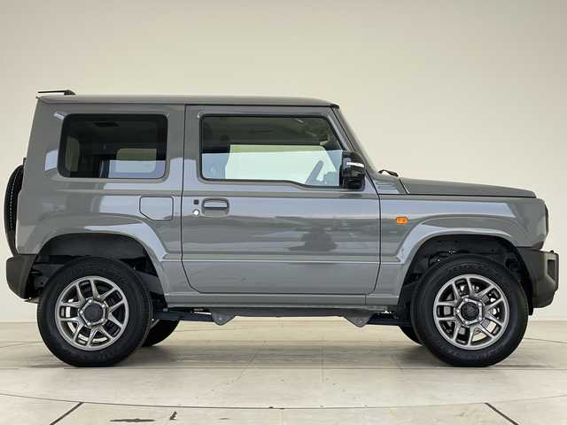 スズキ ジムニー XC 愛知県 2023(令5)年 2万km ミディアムグレー 衝突軽減システム/ディスプレイオーディオ　ナビ機能なし/４WD/バックカメラ/シートヒーター/LEDヘッドライト/ETC/レーンキープアシスト/スマートキー/プッシュスタート/ステアリングスイッチ