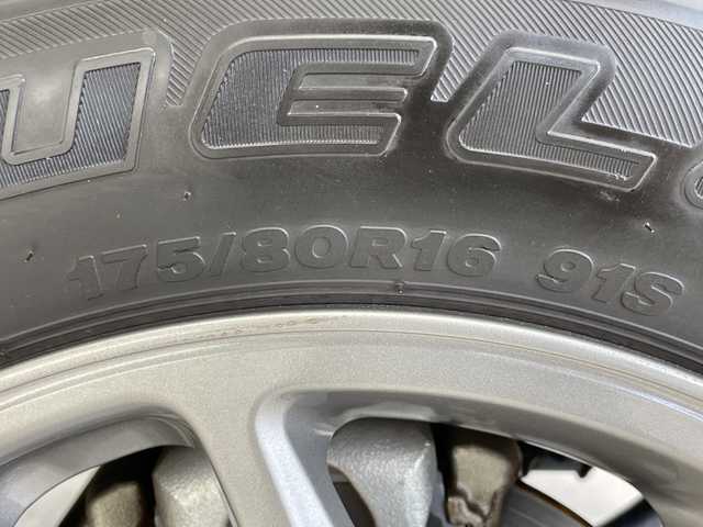 スズキ ジムニー XC 愛知県 2023(令5)年 2万km ミディアムグレー 衝突軽減システム/ディスプレイオーディオ　ナビ機能なし/４WD/バックカメラ/シートヒーター/LEDヘッドライト/ETC/レーンキープアシスト/スマートキー/プッシュスタート/ステアリングスイッチ