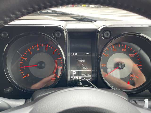 スズキ ジムニー XC 愛知県 2023(令5)年 2万km ミディアムグレー 衝突軽減システム/ディスプレイオーディオ　ナビ機能なし/４WD/バックカメラ/シートヒーター/LEDヘッドライト/ETC/レーンキープアシスト/スマートキー/プッシュスタート/ステアリングスイッチ