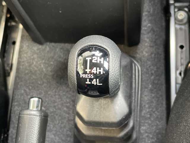 スズキ ジムニー XC 愛知県 2023(令5)年 2万km ミディアムグレー 衝突軽減システム/ディスプレイオーディオ　ナビ機能なし/４WD/バックカメラ/シートヒーター/LEDヘッドライト/ETC/レーンキープアシスト/スマートキー/プッシュスタート/ステアリングスイッチ